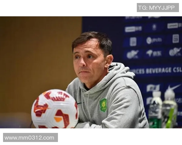 足球明星因视网膜脱落面临职业生涯危机球迷们心痛不已